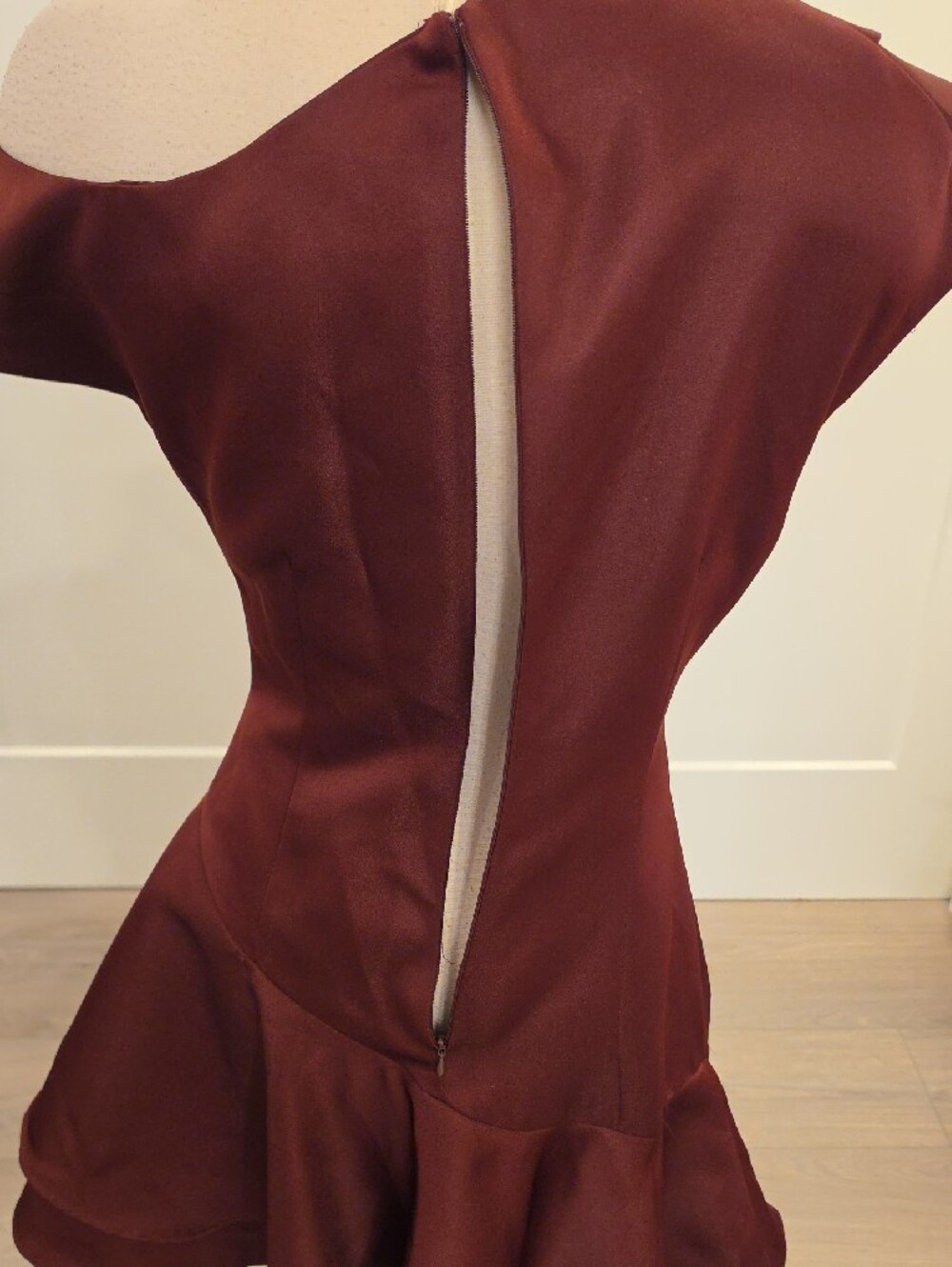Elliatt Livia gorgeous gown with a One-Shoulder Ruffle in berry size M NWTS - Picture 9 of 13
